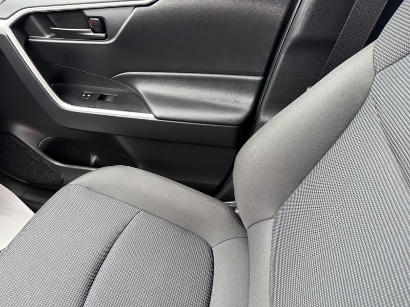 Toyota RAV4 Vehicle Image 19