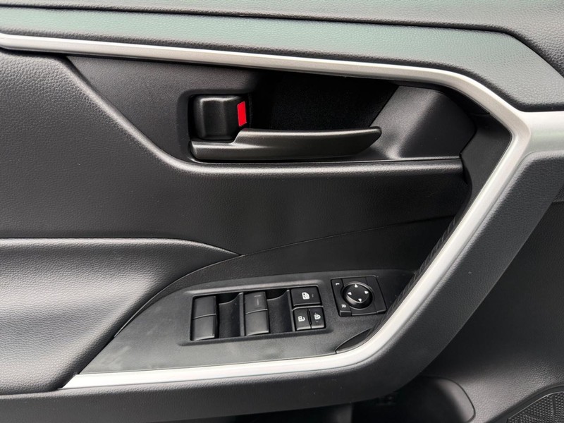 Toyota RAV4 Vehicle Image 22