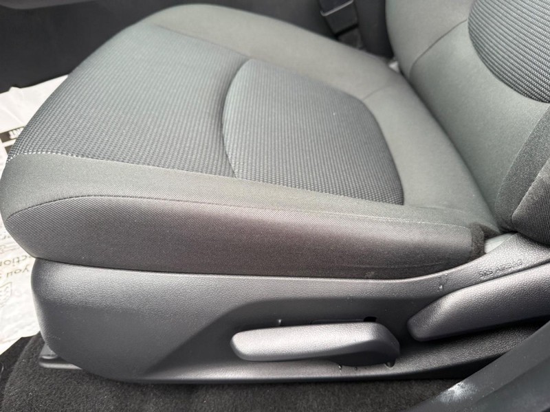 Toyota RAV4 Vehicle Image 23