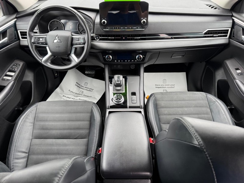 Mitsubishi Outlander Vehicle Image 12