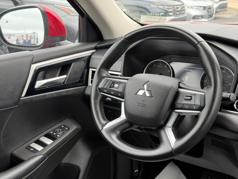 Mitsubishi Outlander Vehicle Image 13