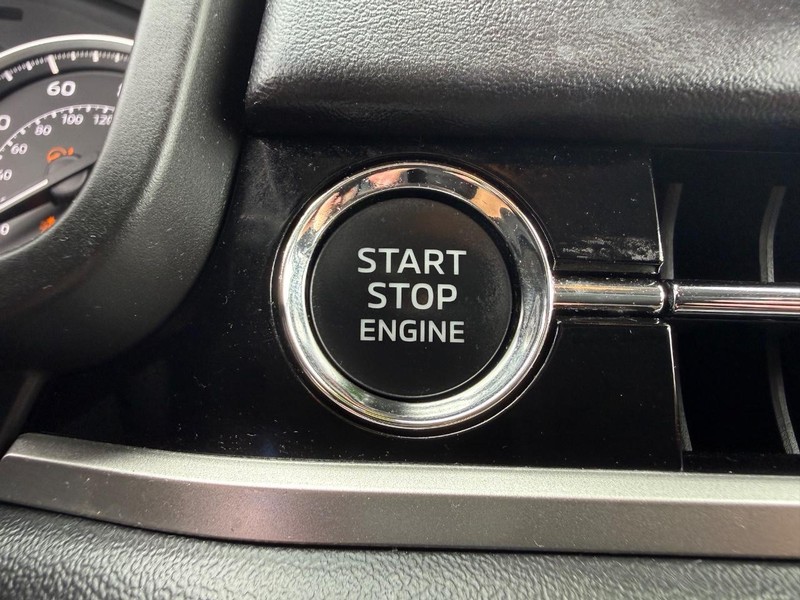 Mitsubishi Outlander Vehicle Image 16