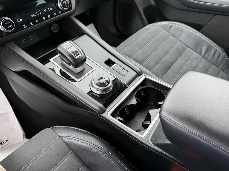 Mitsubishi Outlander Vehicle Image 21