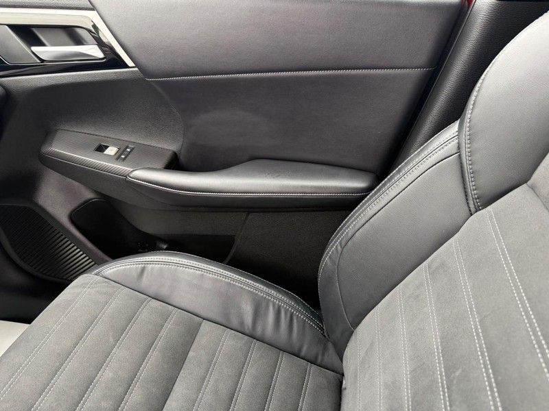 Mitsubishi Outlander Vehicle Image 22