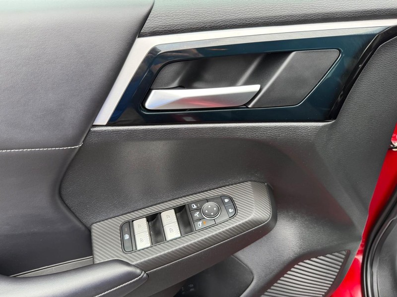 Mitsubishi Outlander Vehicle Image 25