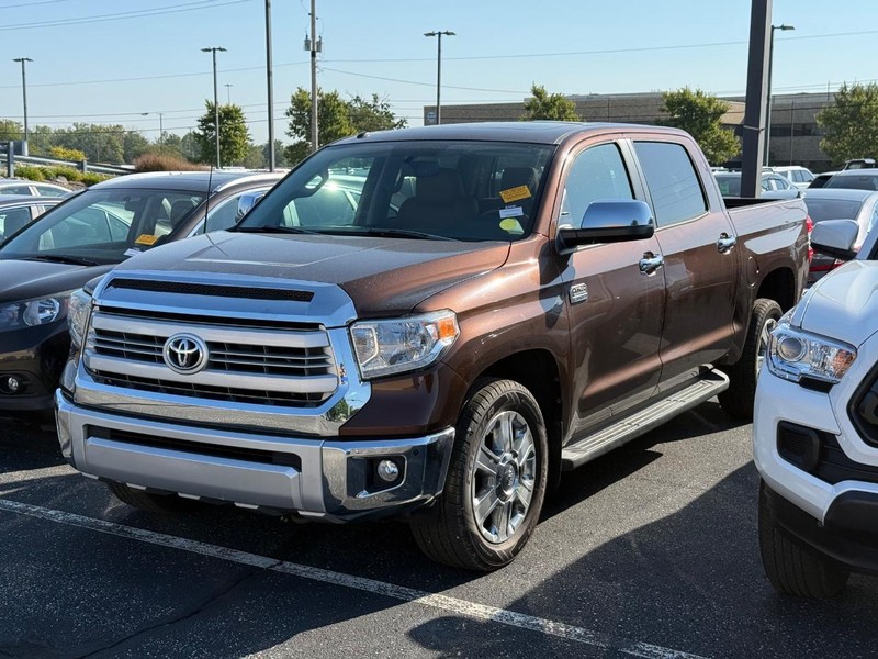 Toyota Tundra 4WD Truck Vehicle Image 02