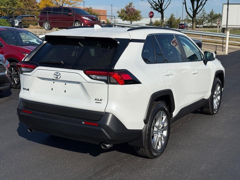 Toyota RAV4 Vehicle Image 03