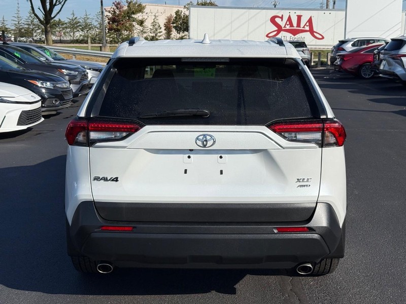 Toyota RAV4 Vehicle Image 04