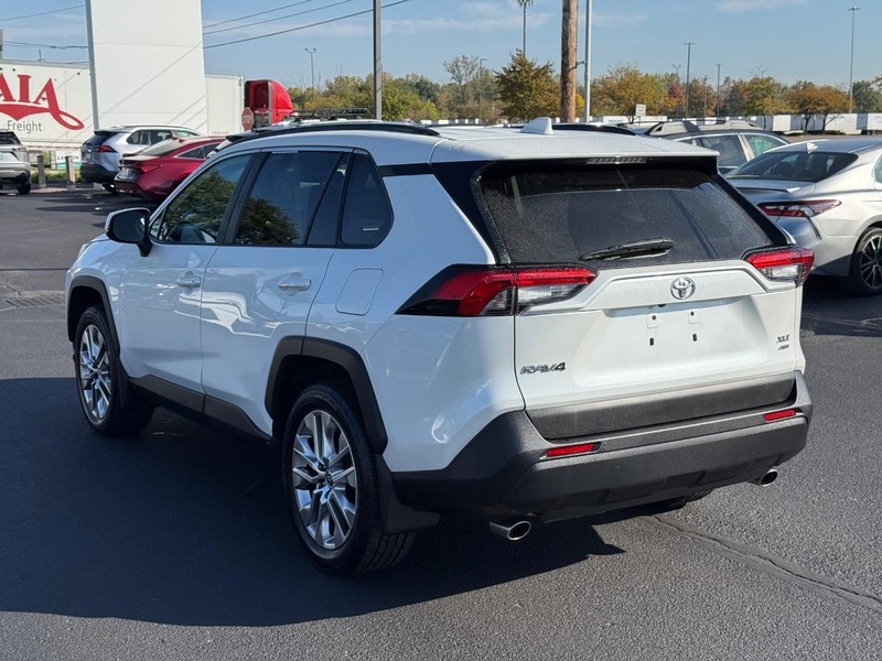Toyota RAV4 Vehicle Image 05