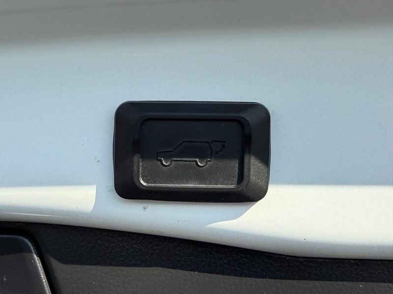 Toyota RAV4 Vehicle Image 08
