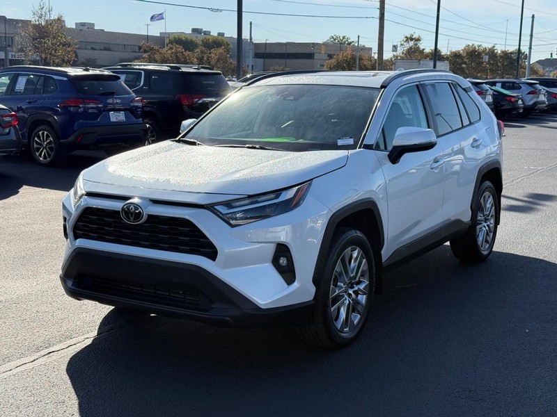 Toyota RAV4 Vehicle Image 09