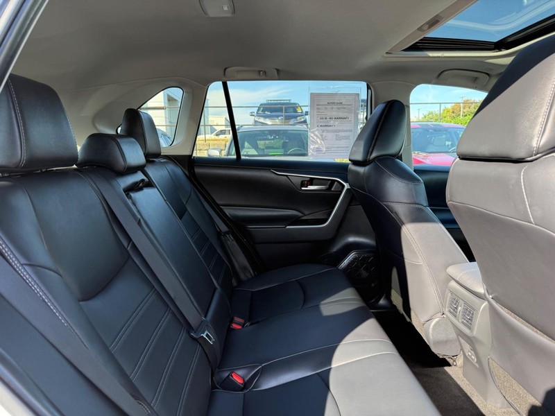 Toyota RAV4 Vehicle Image 11
