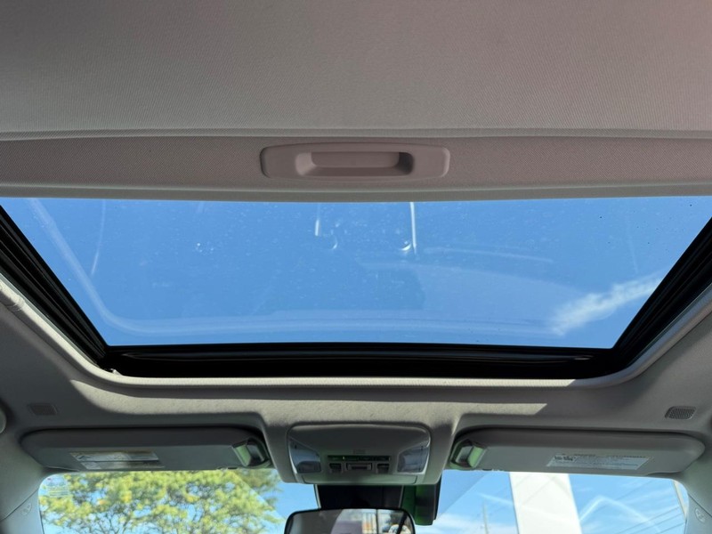 Toyota RAV4 Vehicle Image 12