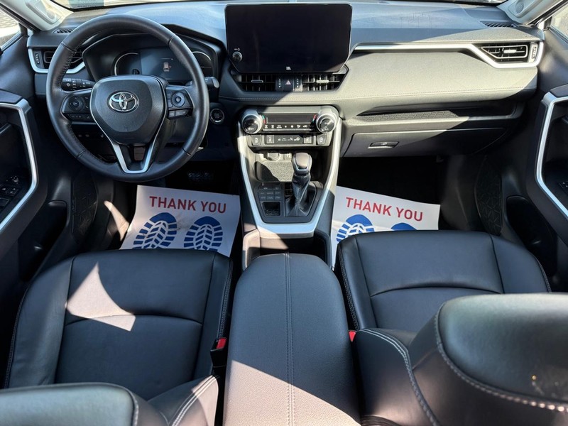 Toyota RAV4 Vehicle Image 13