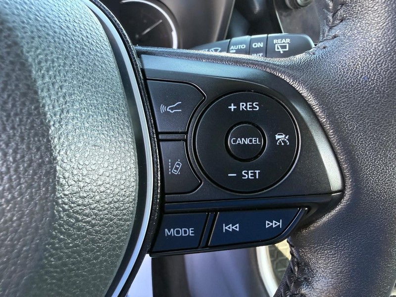 Toyota RAV4 Vehicle Image 16