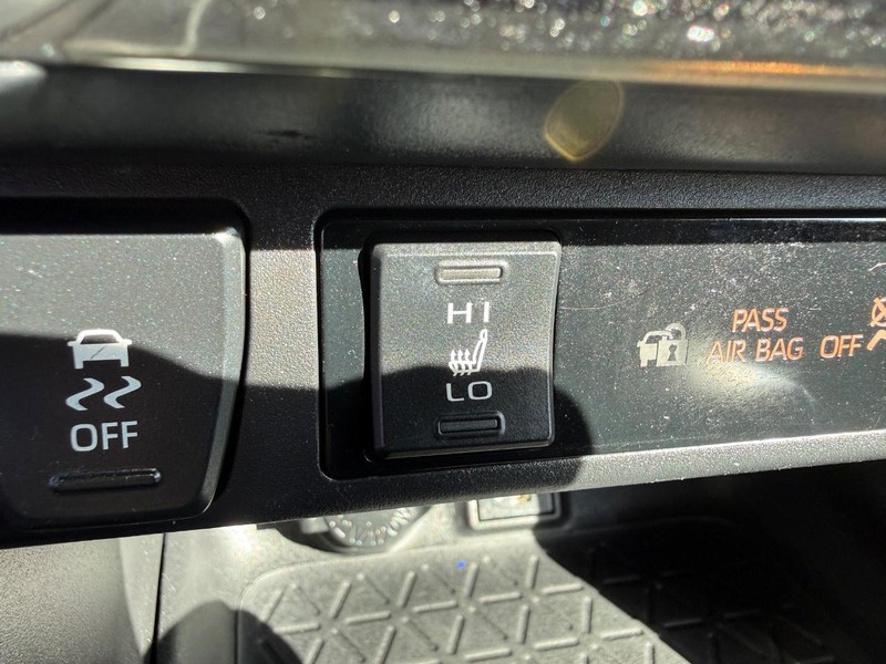 Toyota RAV4 Vehicle Image 18