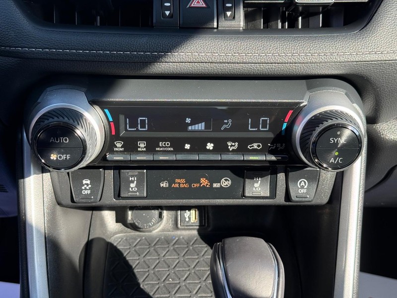 Toyota RAV4 Vehicle Image 21