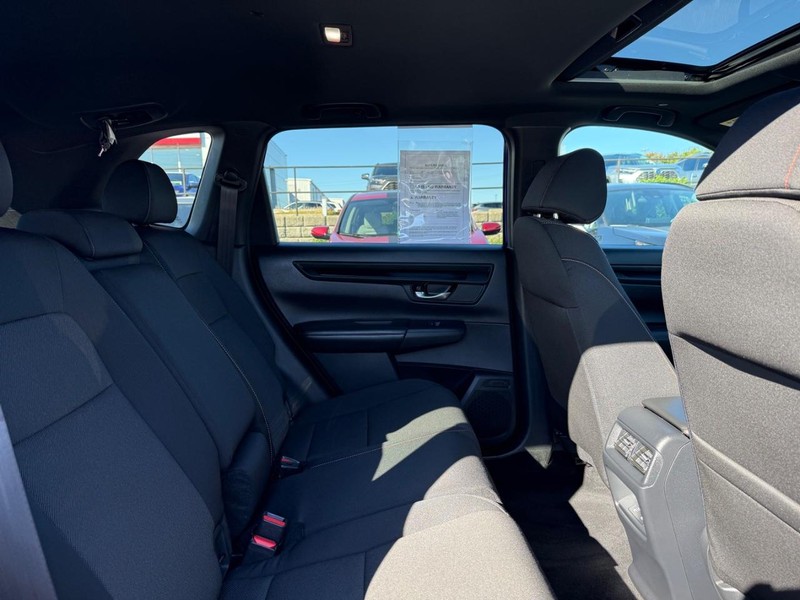 Honda CR-V Hybrid Vehicle Image 10