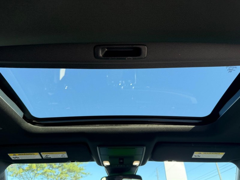 Honda CR-V Hybrid Vehicle Image 11