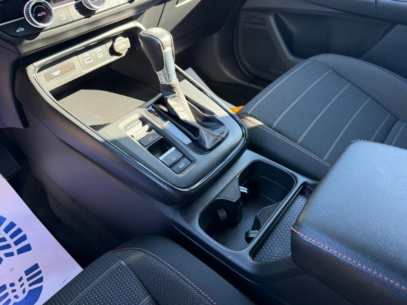 Honda CR-V Hybrid Vehicle Image 21