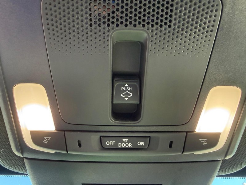 Honda CR-V Hybrid Vehicle Image 23