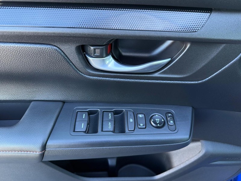 Honda CR-V Hybrid Vehicle Image 26