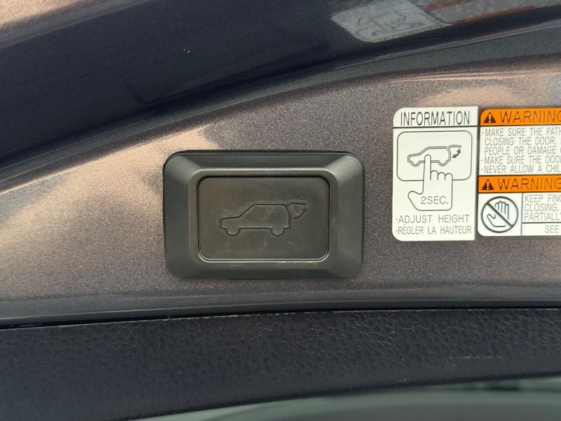 Toyota RAV4 Vehicle Image 08