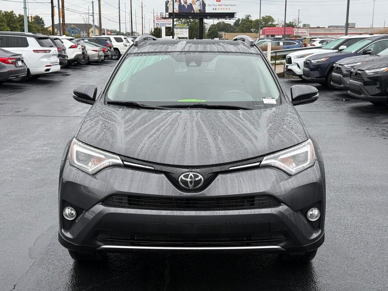 Toyota RAV4 Vehicle Image 10