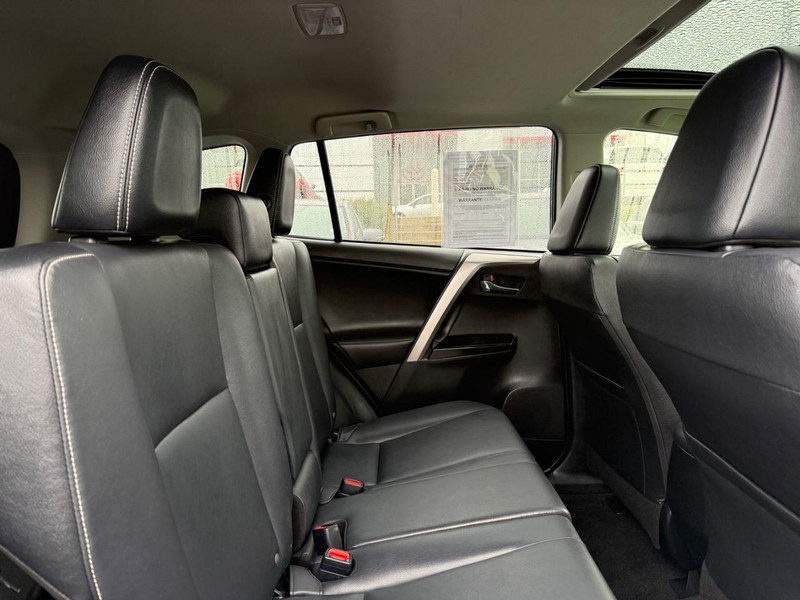 Toyota RAV4 Vehicle Image 11