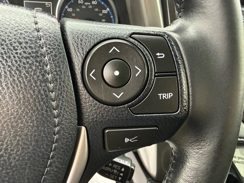Toyota RAV4 Vehicle Image 16