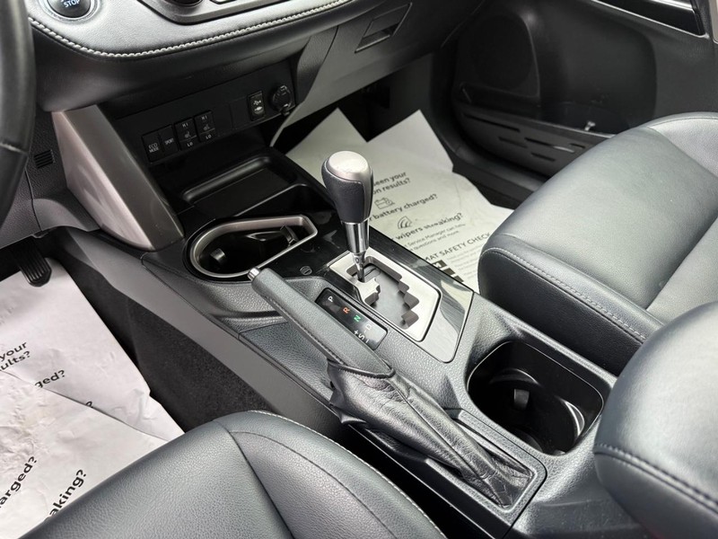 Toyota RAV4 Vehicle Image 21