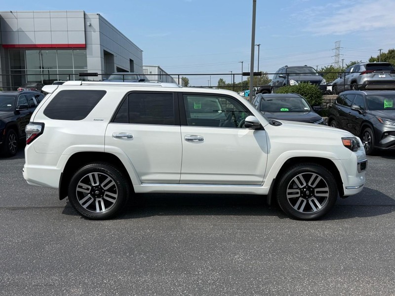 Toyota 4Runner Vehicle Image 02