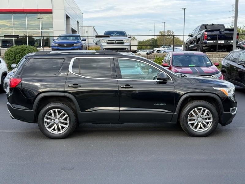 GMC Acadia Vehicle Image 02