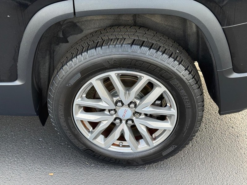 GMC Acadia Vehicle Image 06