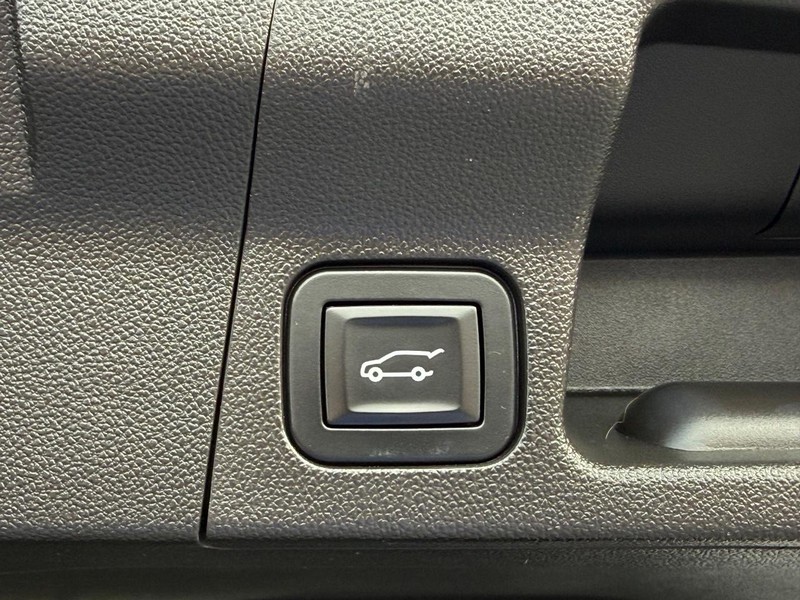 GMC Acadia Vehicle Image 08