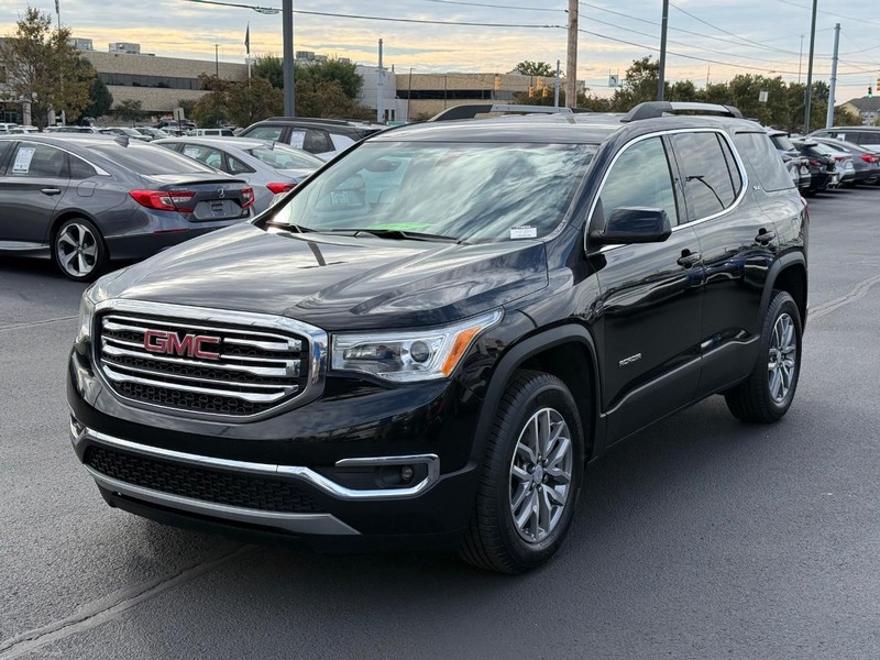 GMC Acadia Vehicle Image 09