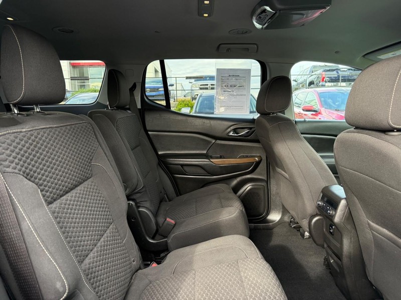 GMC Acadia Vehicle Image 11