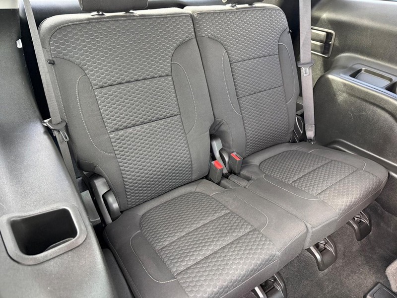 GMC Acadia Vehicle Image 12