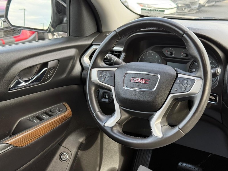 GMC Acadia Vehicle Image 14