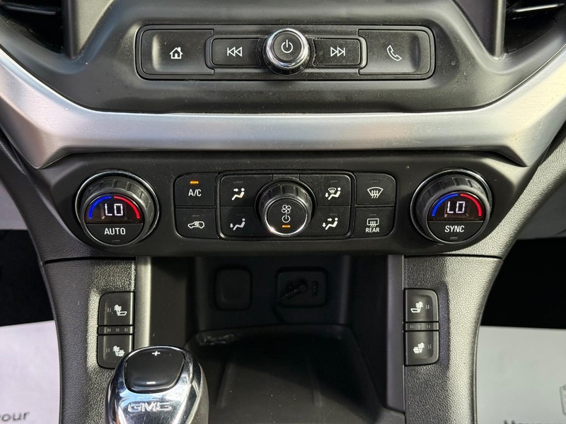 GMC Acadia Vehicle Image 21