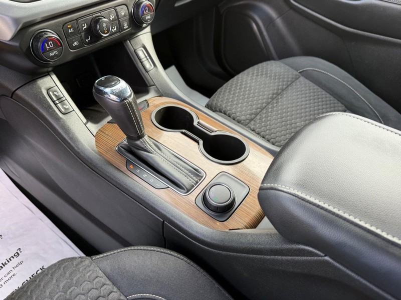 GMC Acadia Vehicle Image 22