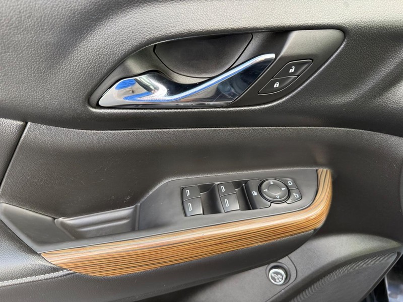 GMC Acadia Vehicle Image 26