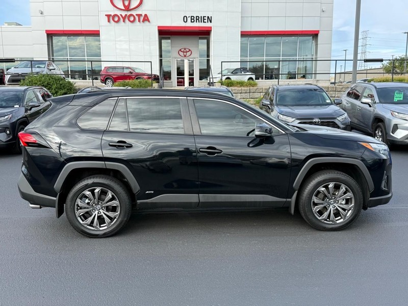 Toyota RAV4 Vehicle Image 02