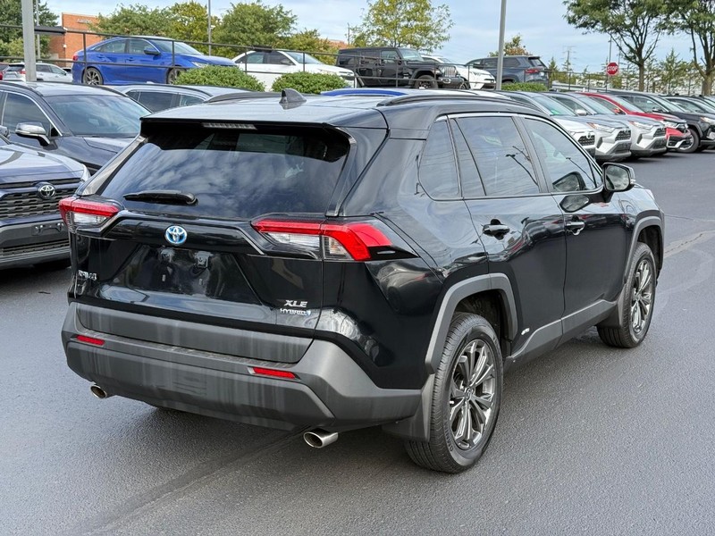 Toyota RAV4 Vehicle Image 03
