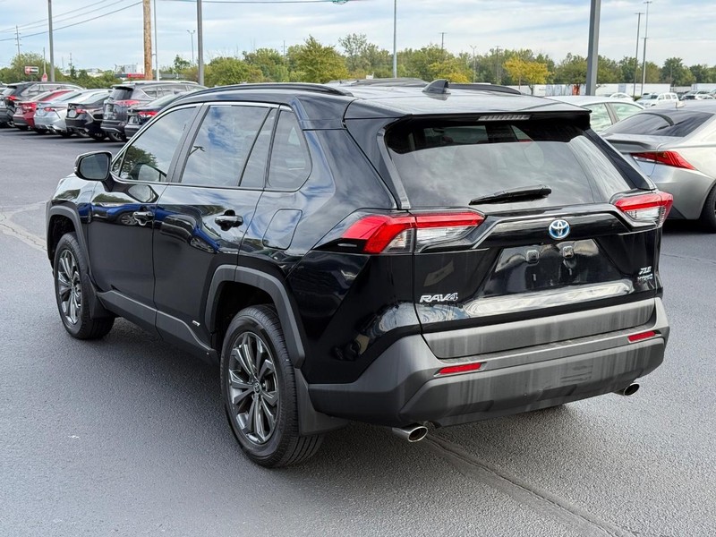 Toyota RAV4 Vehicle Image 05