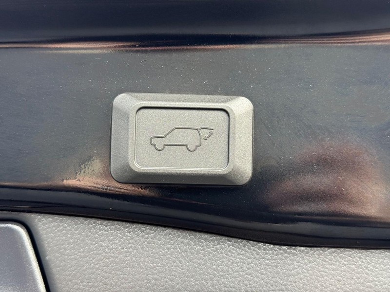 Toyota RAV4 Vehicle Image 08