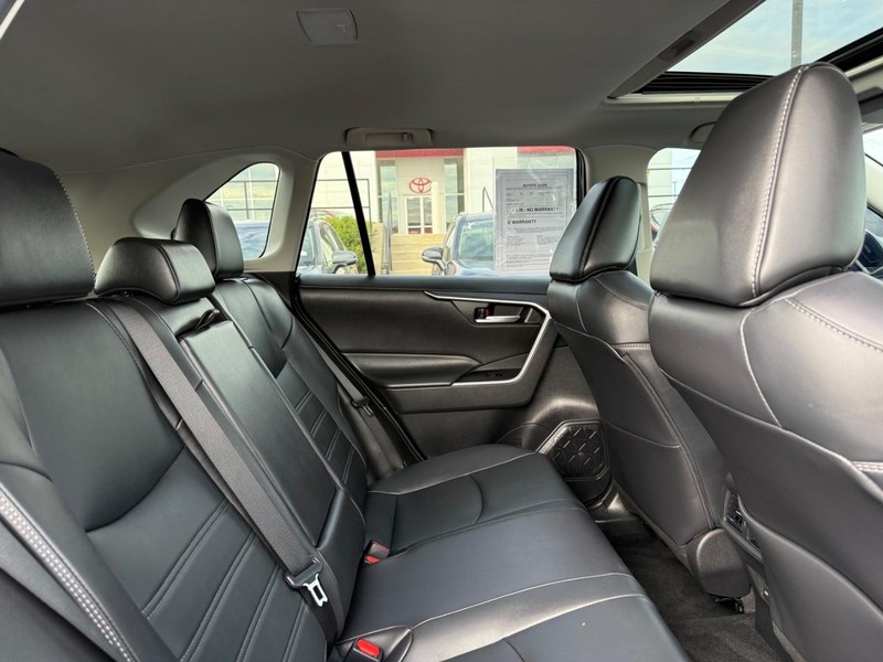 Toyota RAV4 Vehicle Image 11