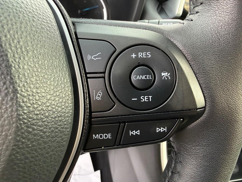 Toyota RAV4 Vehicle Image 16