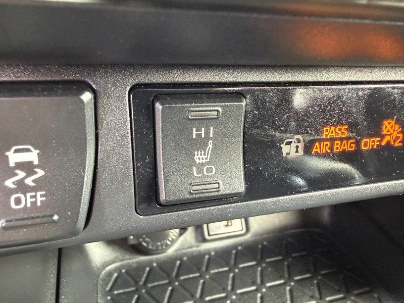 Toyota RAV4 Vehicle Image 18