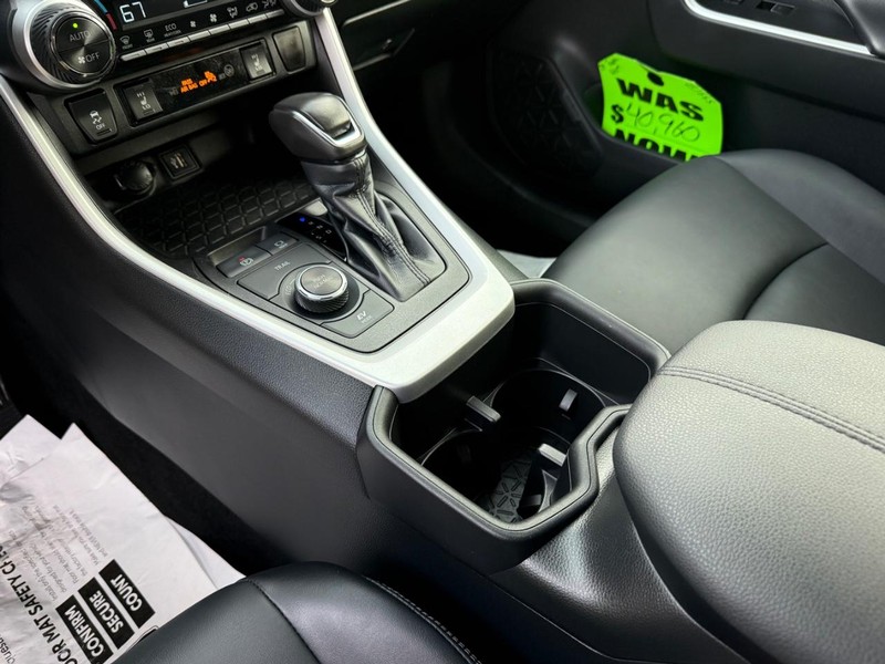 Toyota RAV4 Vehicle Image 22